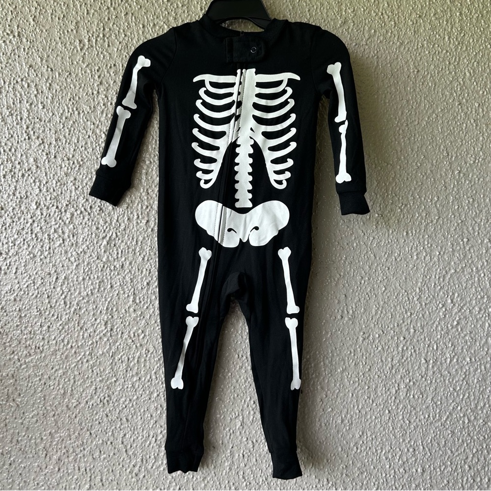Way To Celebrate Glow In The Dark Halloween Skeleton One-Piece Sleeper 12 Months